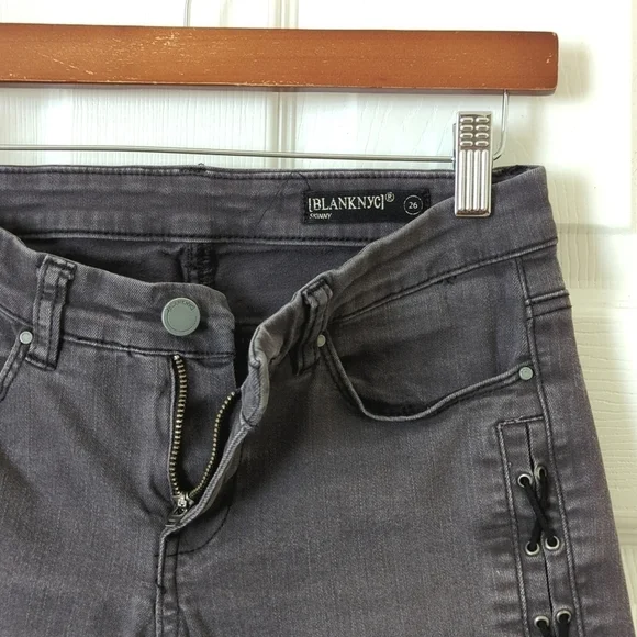 Blank NYC Faux Lace-Up Low Rise Cut Off Raw Hem Skinny Jean Shorts Dark Gray 26 - Picture 3 of 13